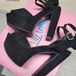 Wild Diva Lounge Sandals Sz8