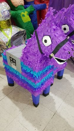 Fortnite Llamas Piñatas
