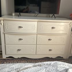 White Dresser set ( Matching Bed frame For Extra $150)