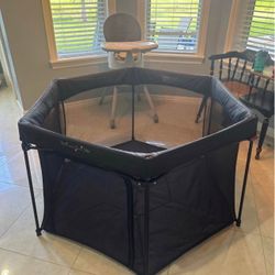 Play Pen ( Dream On Me ) EZ-UP with extras