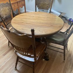 Table And 5 Chairs With Expansion Leaf