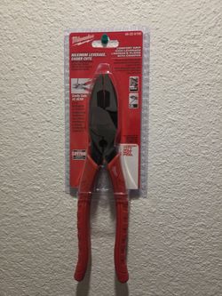 Milwaukee high leverage lineman pliers with crimper