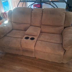 Recliners With Built In Cubby And Cup Holders