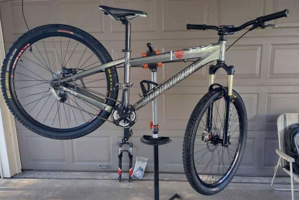 Long Frame Specialized Specialized P2, 2005, single speed, BEST PRICE AROUND, $300 FIRM. 26” wheels.