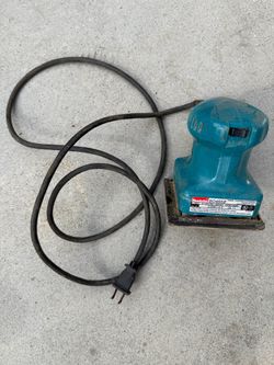 Makita BO4552 1/4-sheet corded finishing palm