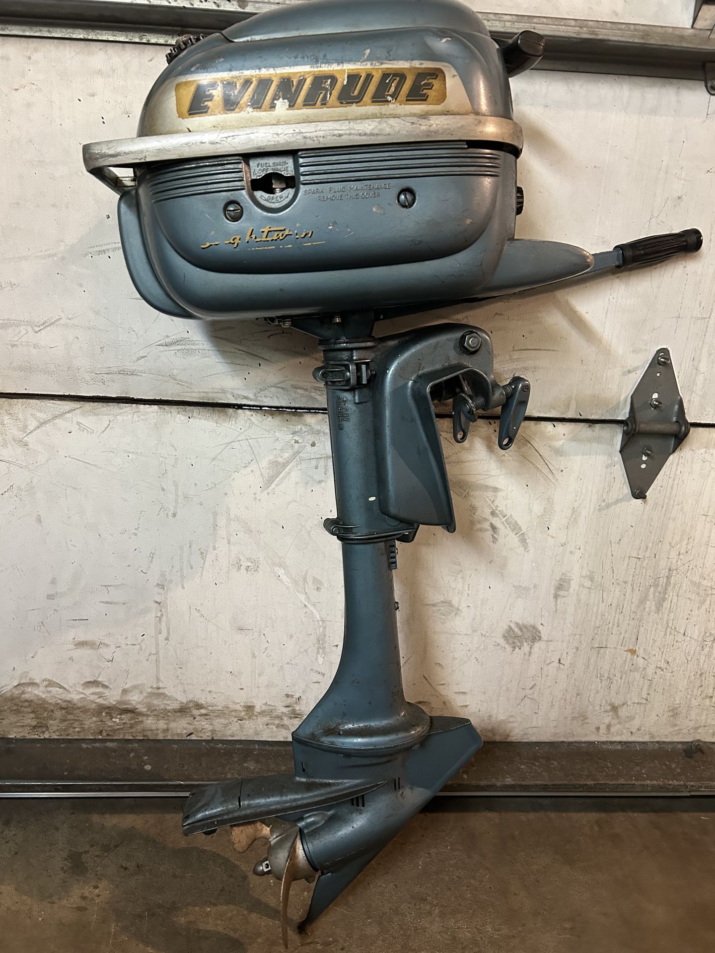 1950’s Evinrude 3 H.P. Outboard motor has good compression, untested