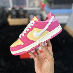 “Strawberry Peach Cream” Nike Dunk Lows 6.5/M, 8/W 🍓