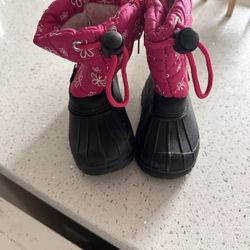 Toddler Girls size 6 snow boots $10