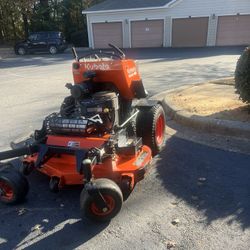 2022 Kubota, SZ22    48’ Comercial Zero Turn. 