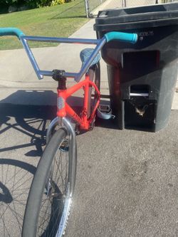 Pink street co 29er frame trades for new thrones or other street cos