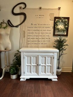 Thomasville Vintage Buffet/Bar*Delivery Is Available*