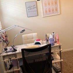 Manicure table