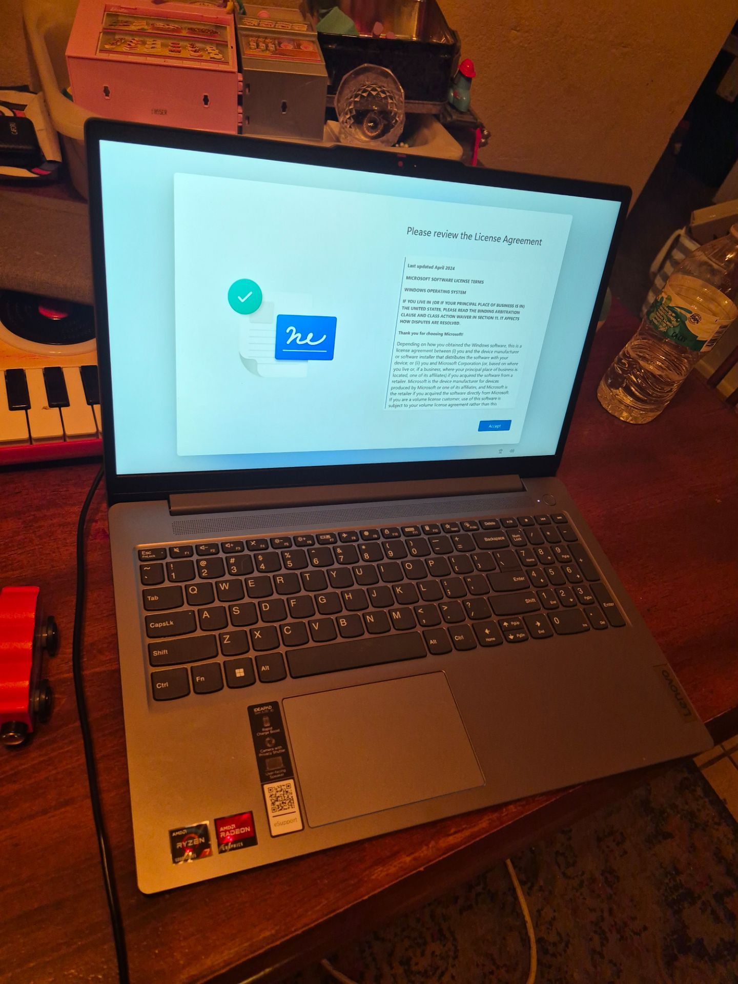 Lenovo IdeaPad Slim 3 15ABR8 Laptop / 15.6" FHD Touchscreen / 8 Cores AMD Ryzen 7 5825U / AMD Radeon