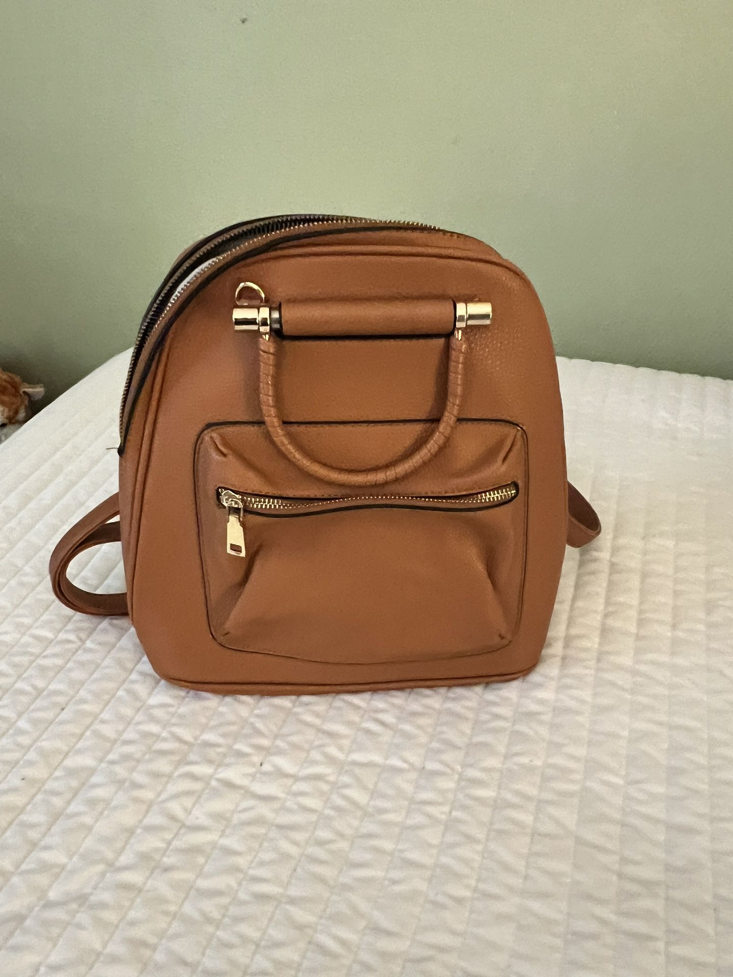 BARELY USED Leather Purse- Gold Accents 