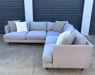 LIVING SPACES 3pc. Sectional “Adeline ll Gray” MCM Sofa