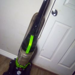 BISSELL PowerForce Helix Turbo Rewind bagless upright vacuum cleaner