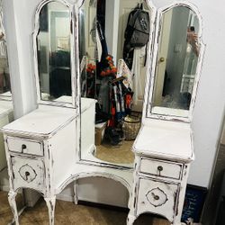 Vintage White Make Up Vanity