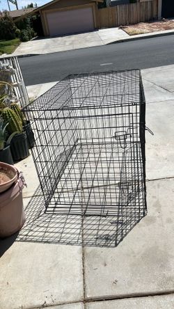 47” x 29” dog cage doesn’t have de tray