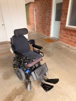 Quantum Edge 3 Electric Wheelchair – Only 108 Miles – Power Recline & Lift