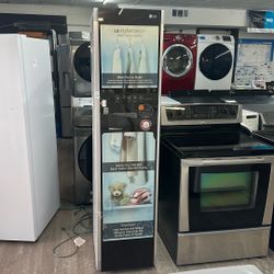 LG Steam Closet With Wi-Fi And 3 Hangers 
