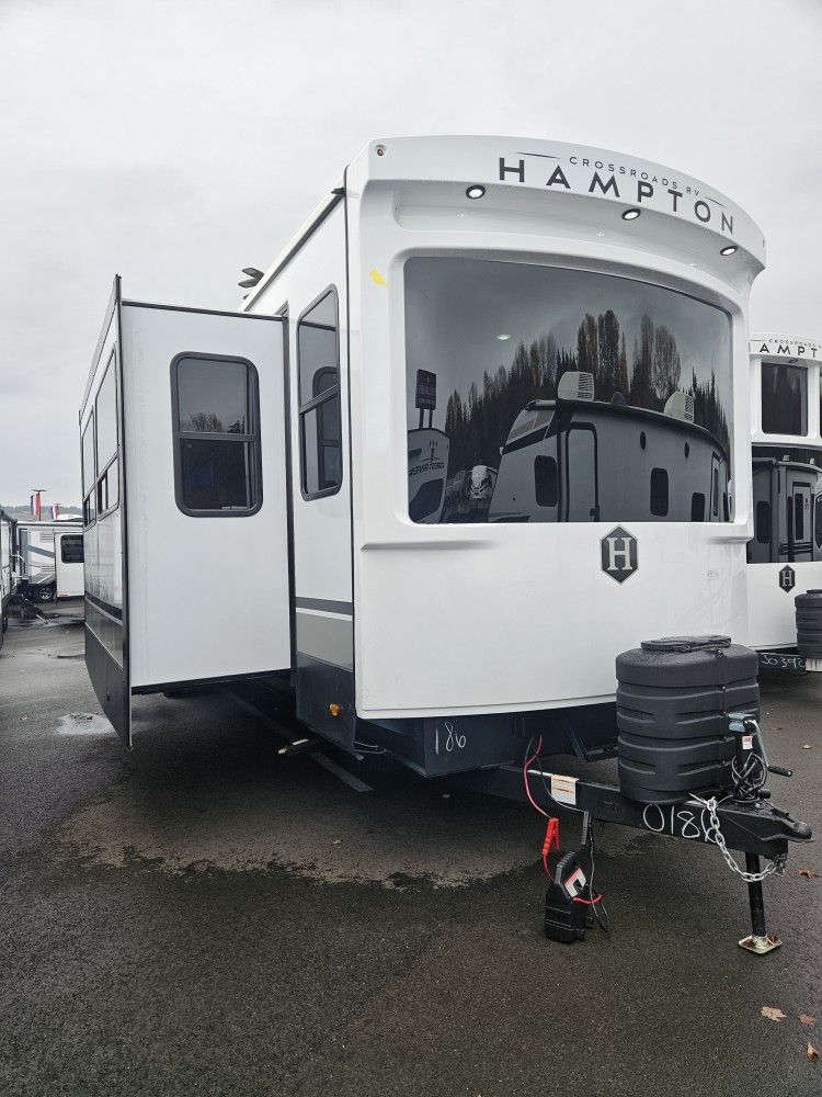 New 2025 Hampton HP372FDB Destination Trailer