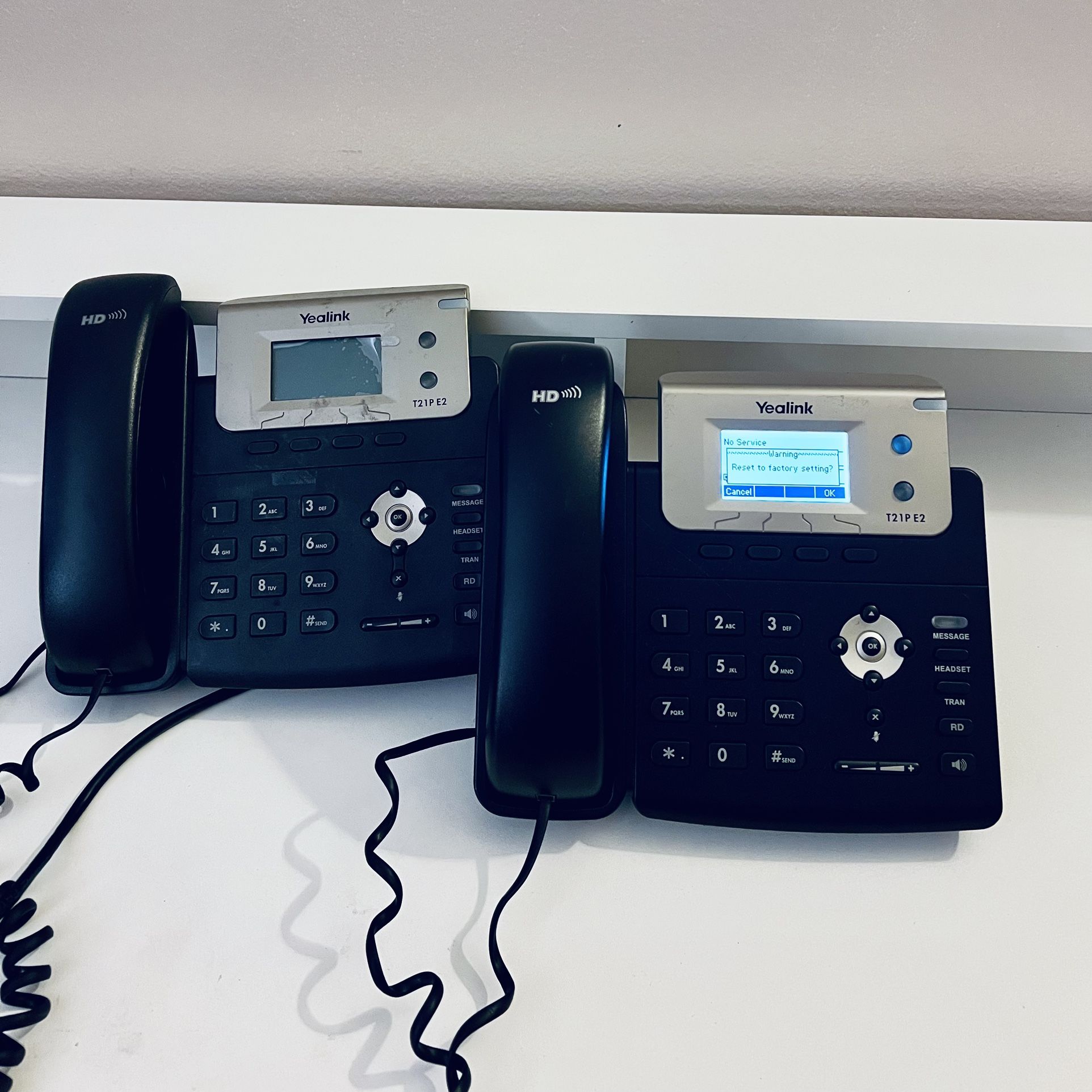 TWO Yealink SIP T21P E2 Phone - VoIP IP