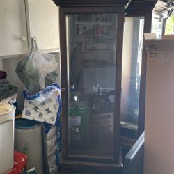 Curio Cabinets 