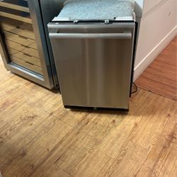 THERMADOR DISHWASHER 24” 
