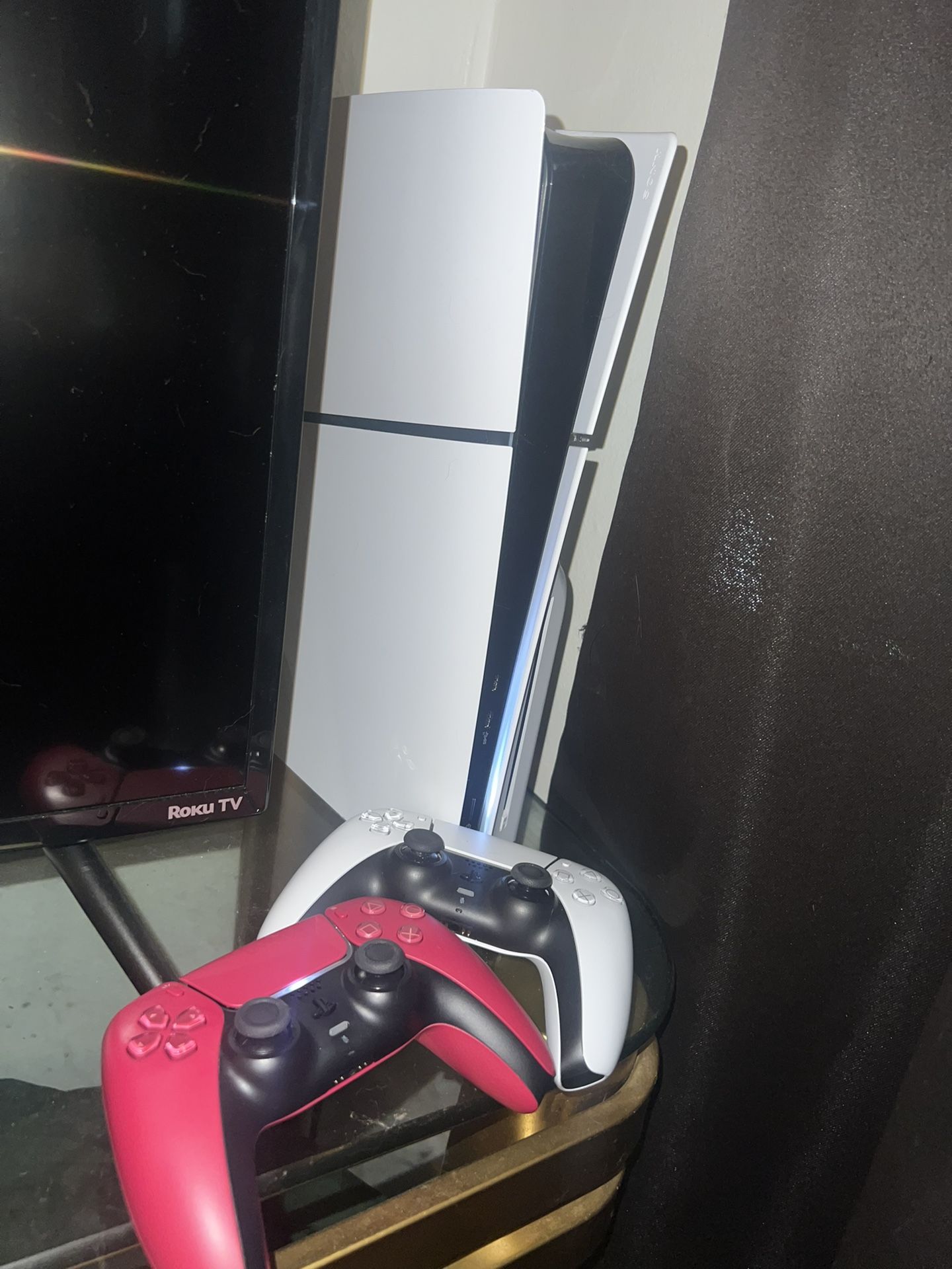 PS5 + 2 Remotes + 2 Games