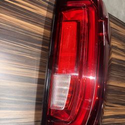 2020-22 GMC Sierra 1500 Right Tail Light 