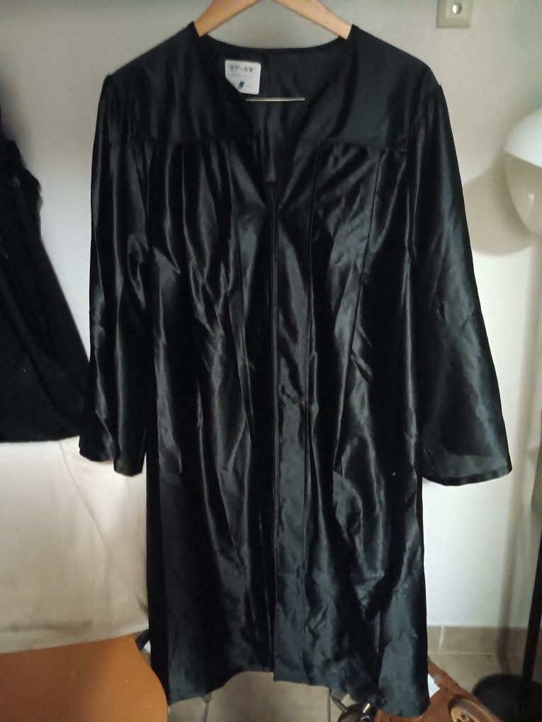 152 Graduation Gown