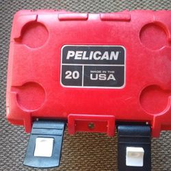 New Pelican 20qt Elite Cooler Ice Chest Roto Molded Hard Sided Insulated Sealed Lockable Bear Resistant Yeti Marine Engel Camping REI Picnic Fishing