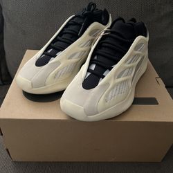 Yeezy 700 Azael
