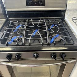 Frigidaire stove (delivery+install available) width 30”