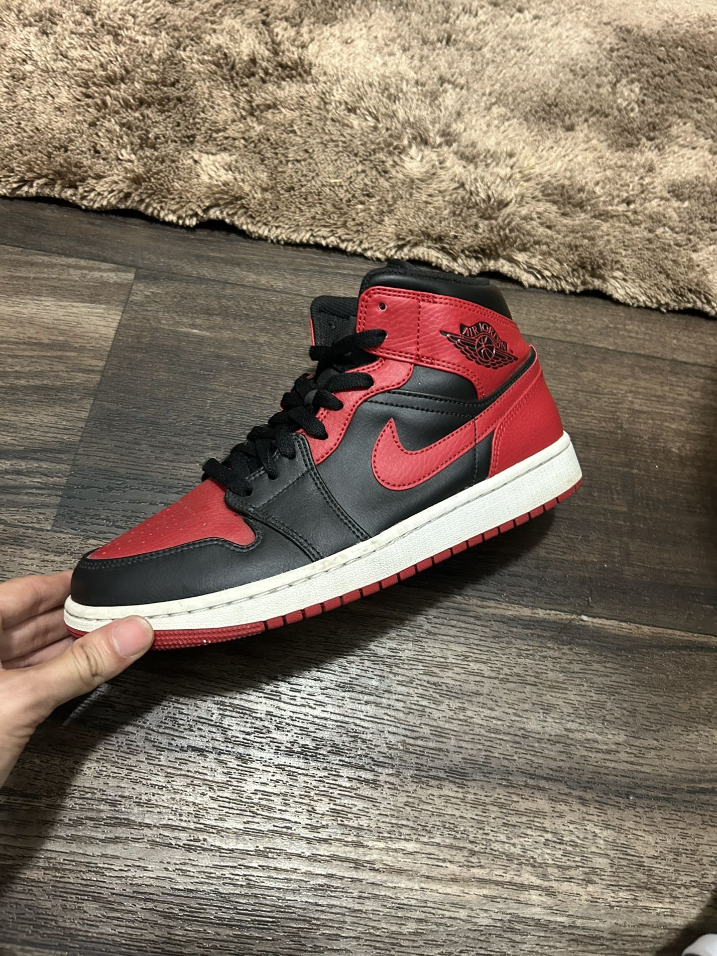 Jordan 1 Mid Banned Size 9