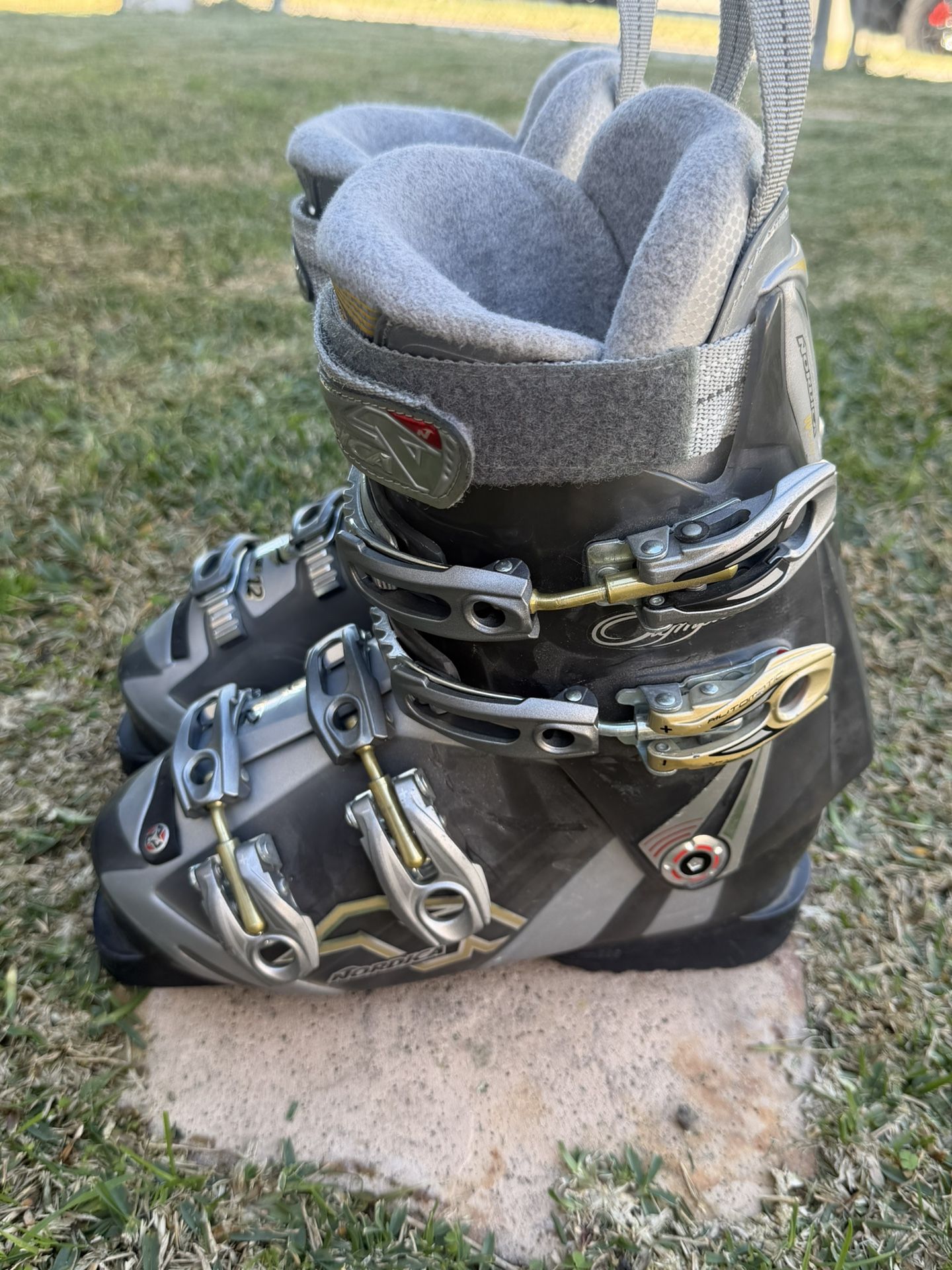 Nordica Olympia GTS 8 women's ski boots 283 mm 240-245 size 7.5