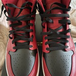 Jordan 1 Mid Size 12