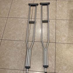 Crutches  GUARDIAN Weight Capacity 300lbs…Aproxímate Patient Height 5’10” To 6’6”… In Good Condition…$35  