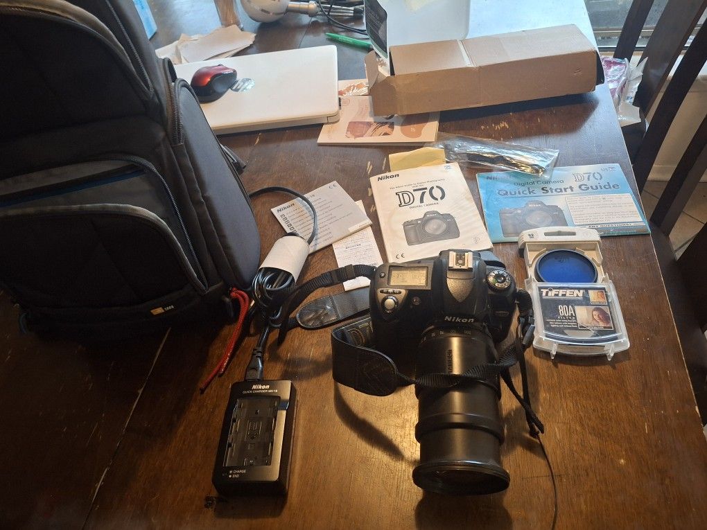 NIKON D70 CAMERA