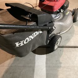 Honda  Lawn Mower Quadra Cut System Self Drive 