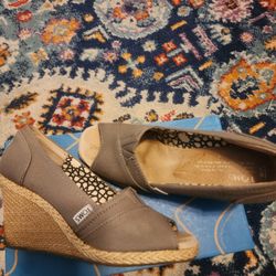 Tom's Canvas Wedges Peep Toe Summer Size 7 