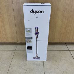 DYSON V8 VACUUM CLEANER BRAND NEW