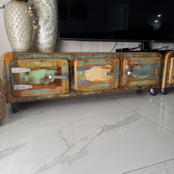 TV STAND 
