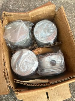 Set of 4 Engine Pistons
