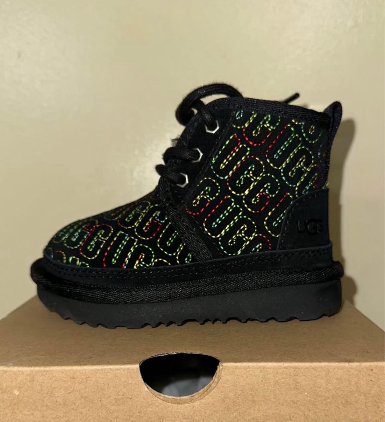 UGG Baby/Toddler Sz 6