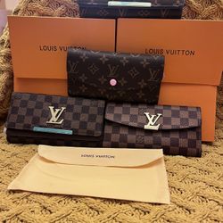 😊🎁new LV Wallet $105 Each OBO