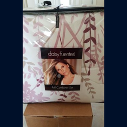 Bedding-Daisy Fuentes Full Comforter Set. Brand New.