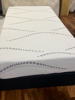 USED TWIN SIZE MEMORY FOAM MATTRESS ONLY