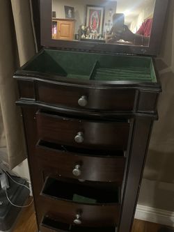 Jewelry Good Condition