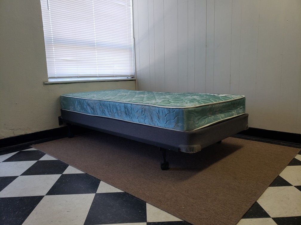 Twin size set - can DELIVER almost anywhere for $20 extra - please see all photos and read everything 🙂